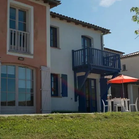 Maison Familiale 3 Avec Terrasse - Api-1-52-1340 Carla-Bayle