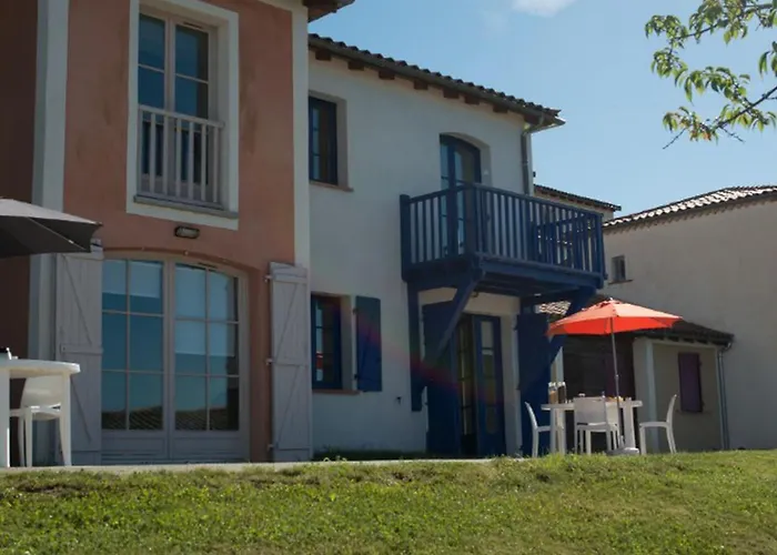 Maison Familiale 3 Avec Terrasse - Api-1-52-1340 Carla-Bayle